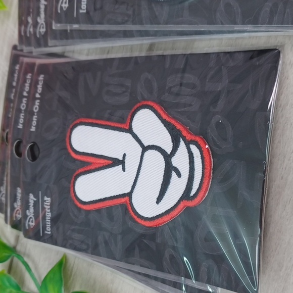 Loungefly 25 Pack Disney Iron On Patches NIP - Picture 7 of 13